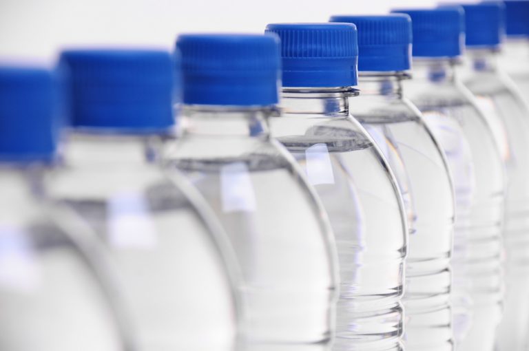 Aż 98 procent Polaków kupuje napoje w plastikowych butelkach