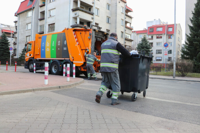 Warszawa. Komisja rewizyjna zbada przetargi na odbiór i zagospodarowanie odpadów